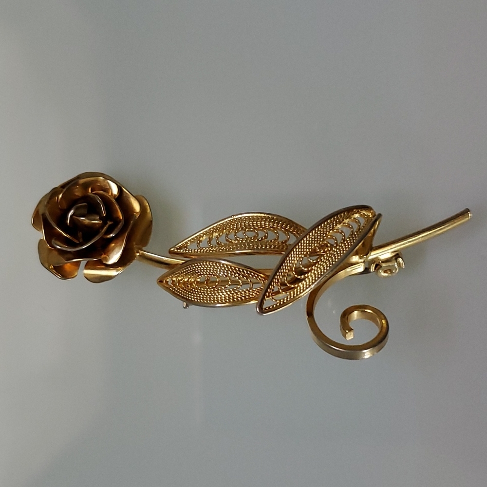 Vintage gold rose brooch pin